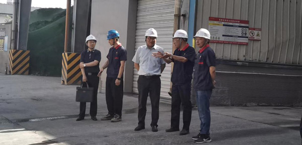 集團公司黨委委員、股份公司黨委書記、總經(jīng)理蔣培進到建材公司調(diào)...