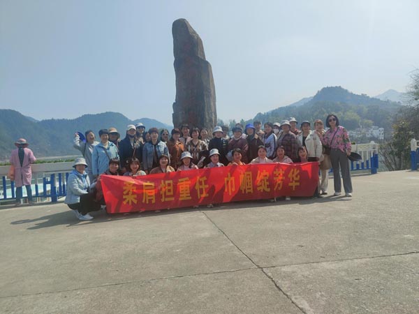 公司機(jī)關(guān)黨支部、工程服務(wù)支部聯(lián)合舉辦“三八”節(jié)主題活動(dòng)