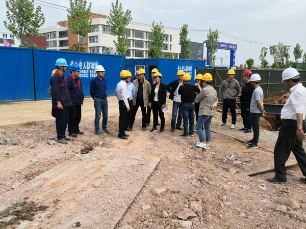 銅官區(qū)副區(qū)長到獅子山項(xiàng)目檢查  銅官區(qū)副區(qū)長到獅子山項(xiàng)目檢查