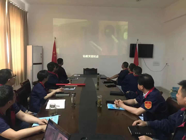 第二建筑工程事業(yè)部召開“強(qiáng)化意識、防控風(fēng)險(xiǎn)”動(dòng)員會