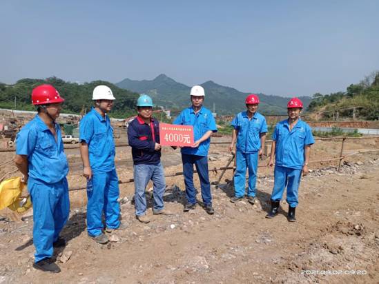 安徽金磊礦業(yè)公司副經(jīng)理到公司金磊項(xiàng)目部開展高溫慰問  安徽金磊礦業(yè)公司副經(jīng)理到公司金磊項(xiàng)目部開展高溫慰問